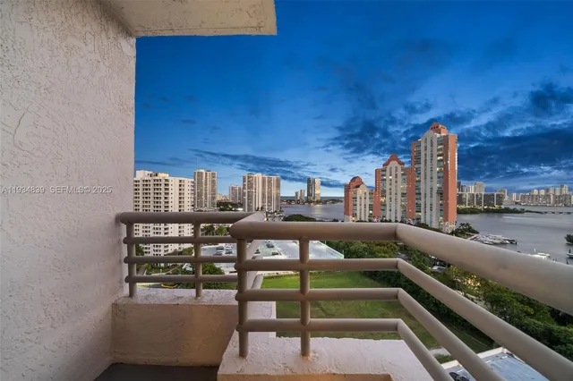 $4,400 | 3300 Northeast 191st Street, Unit 1813, Aventura, FL 33180