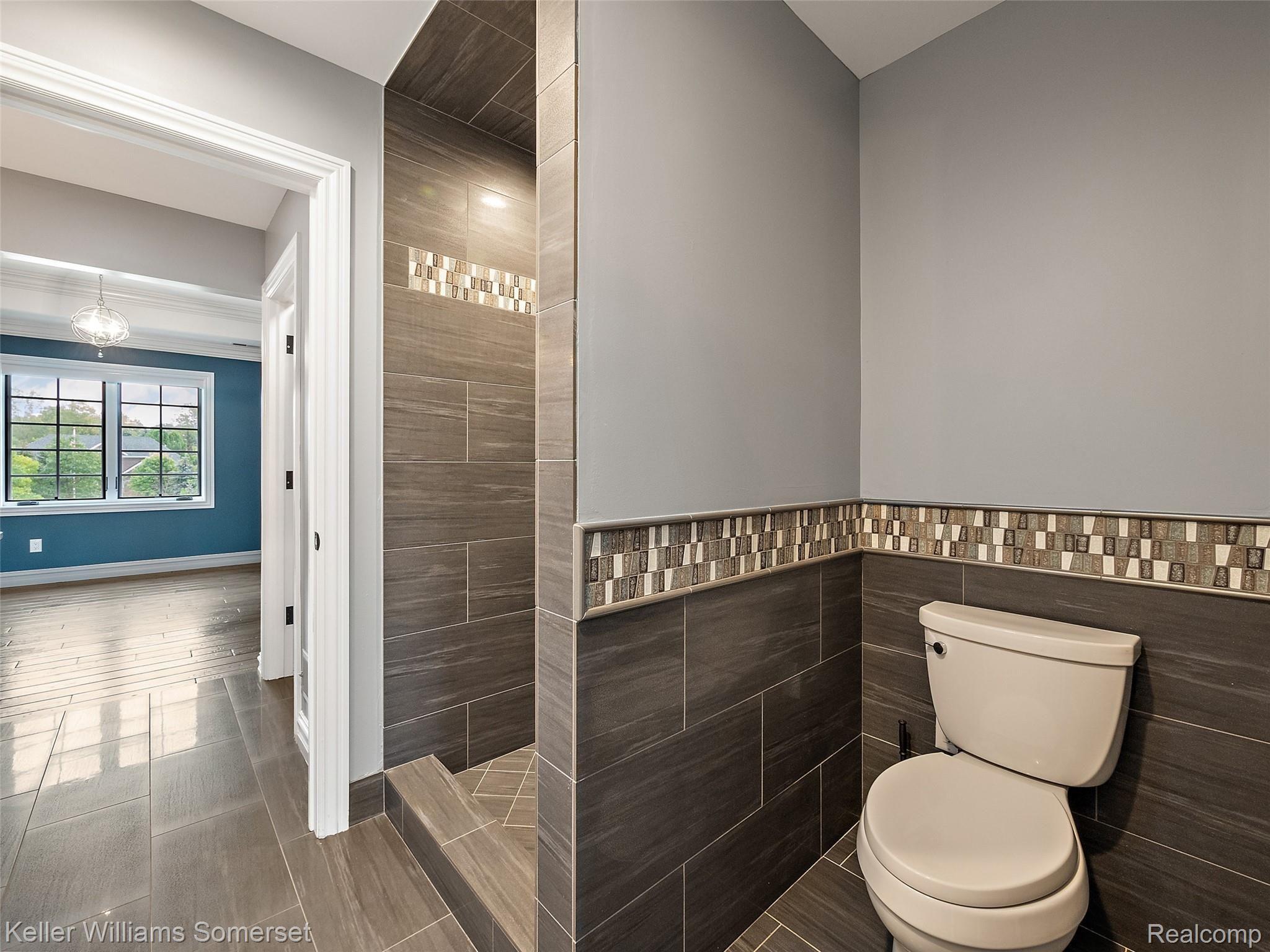 6097 Evanswood Road Troy, MI 48085 - Photo 39 of 86 33.jpg
