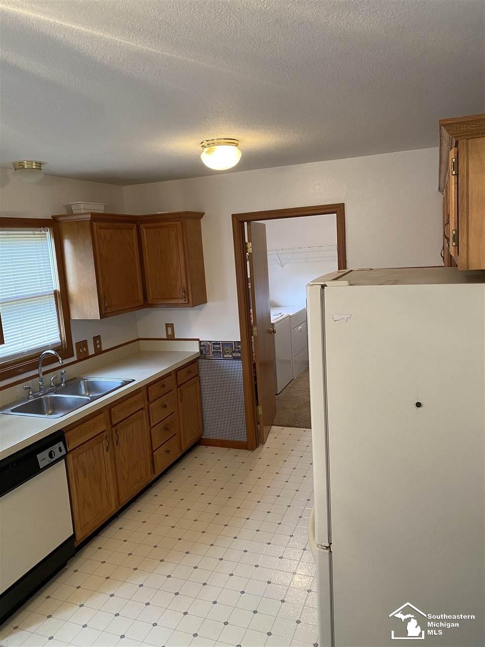 7235 Douglas Road Lambertville, MI 48144 - Photo 6 of 22