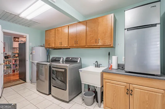 a view of a kitchen with washer and dryer
