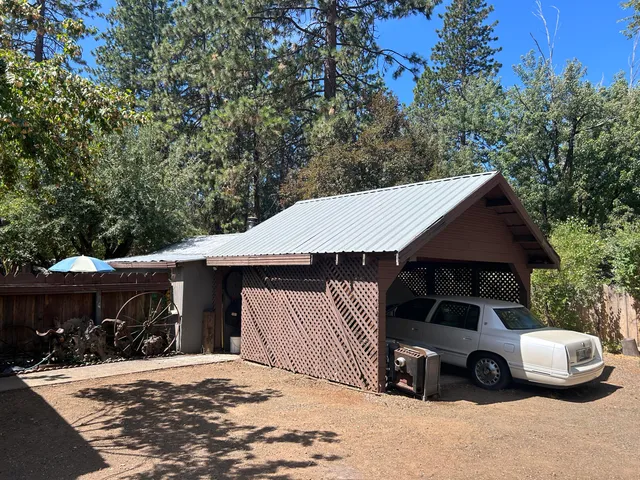 a view of a car in front of house