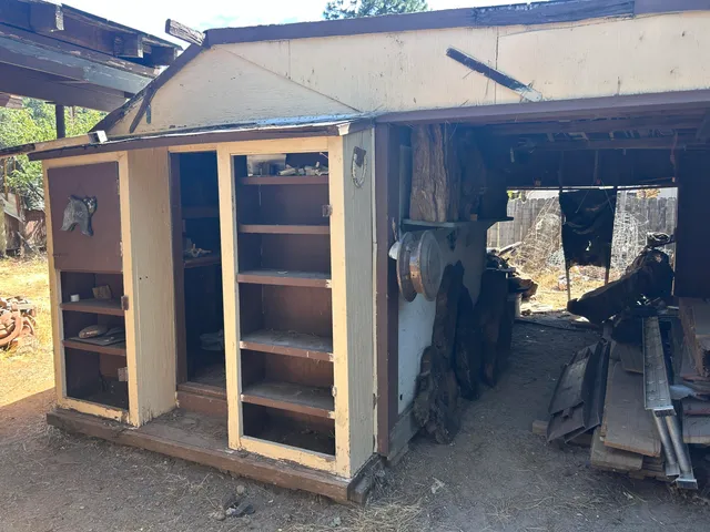 a view of entryway front of house