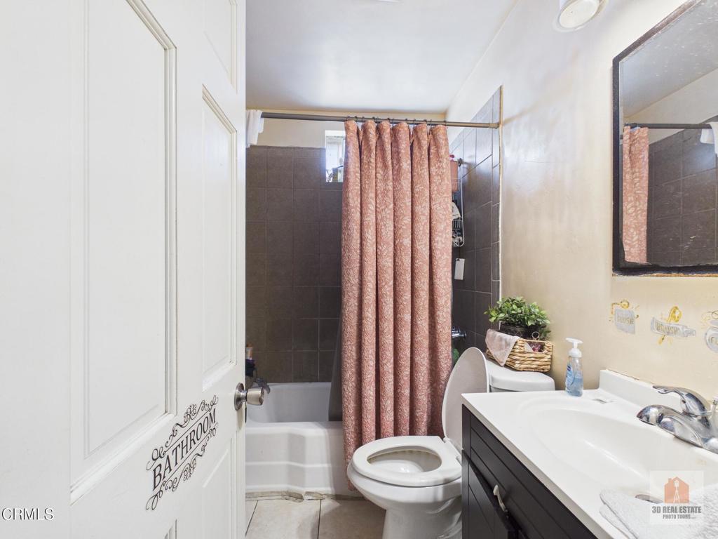 524 West Almond Street Compton, CA 90220 - Photo 9 of 15 526 bathroom