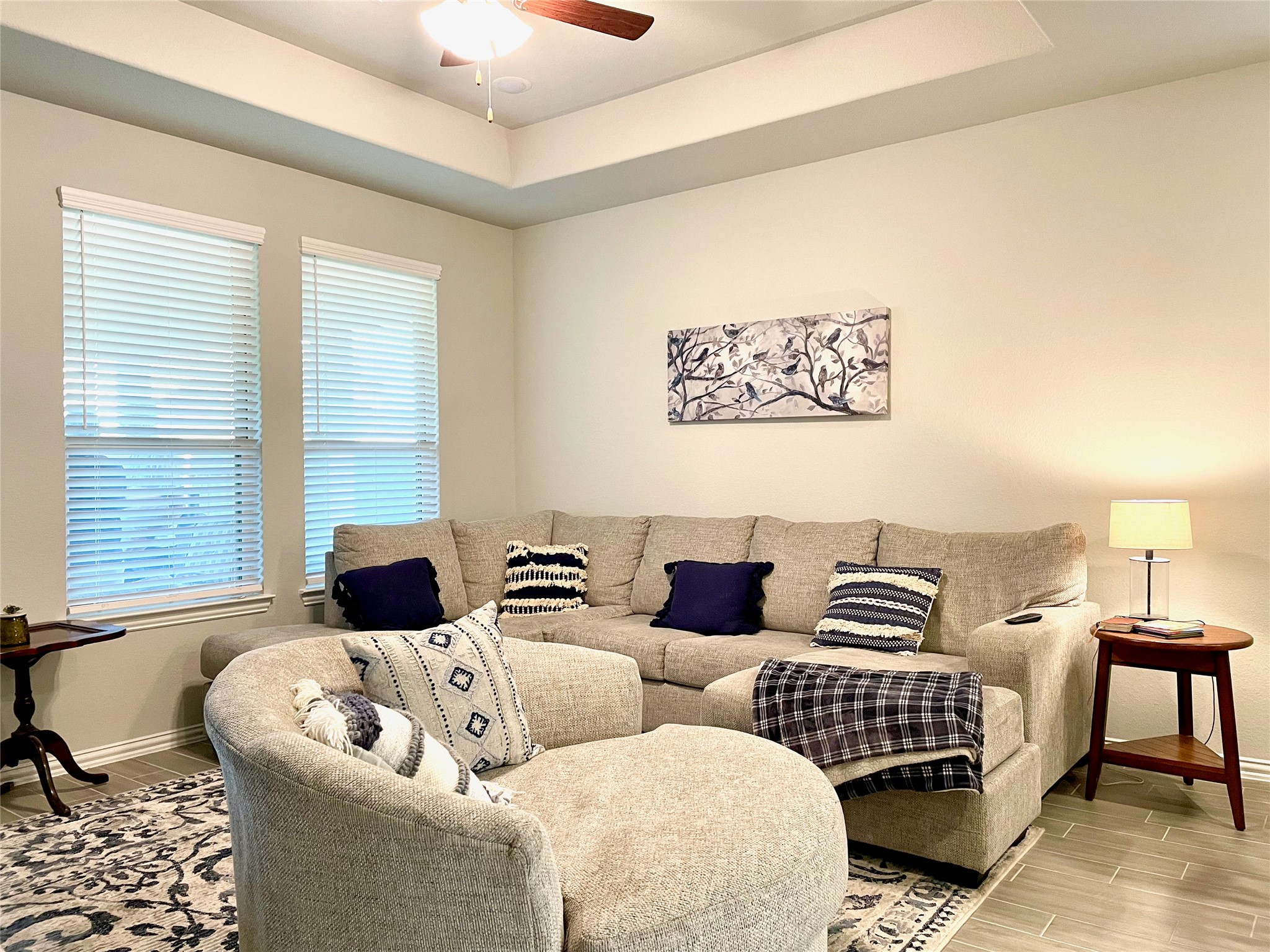 8319 Divot Trace Fulshear, TX 77441 - Photo 11 of 37 Beautiful Living room