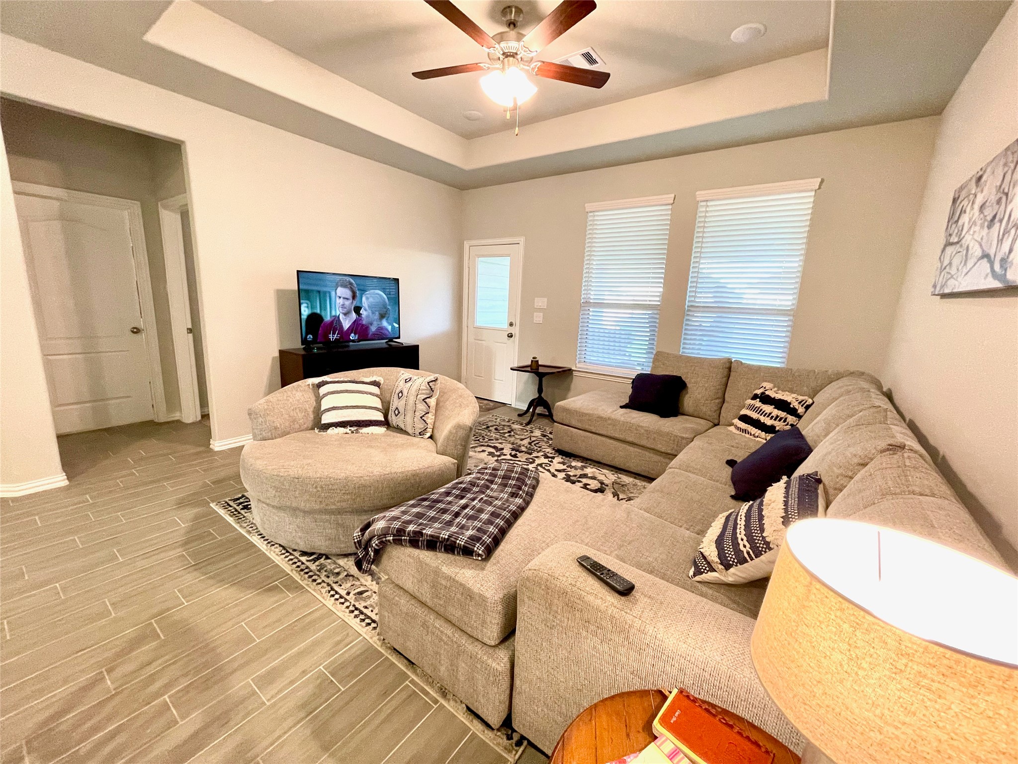 8319 Divot Trace Fulshear, TX 77441 - Photo 19 of 37 Living area