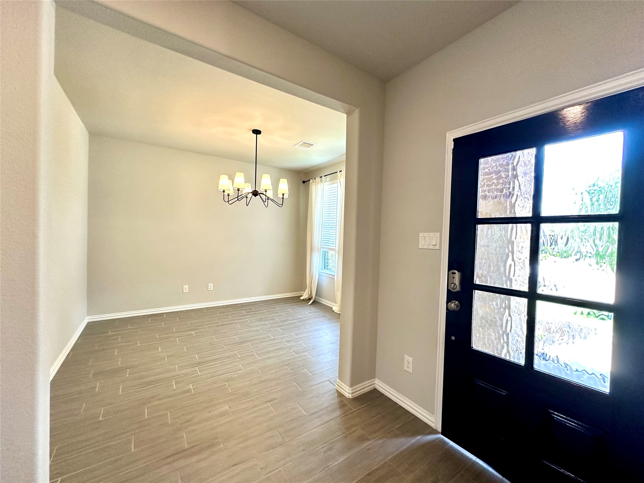 8319 Divot Trace Fulshear, TX 77441 - Photo 4 of 37 Beautiful home with tons of natural light