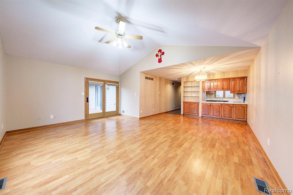 3352 Rivers Edge Drive Wayne, MI 48184 - Photo 8 of 39