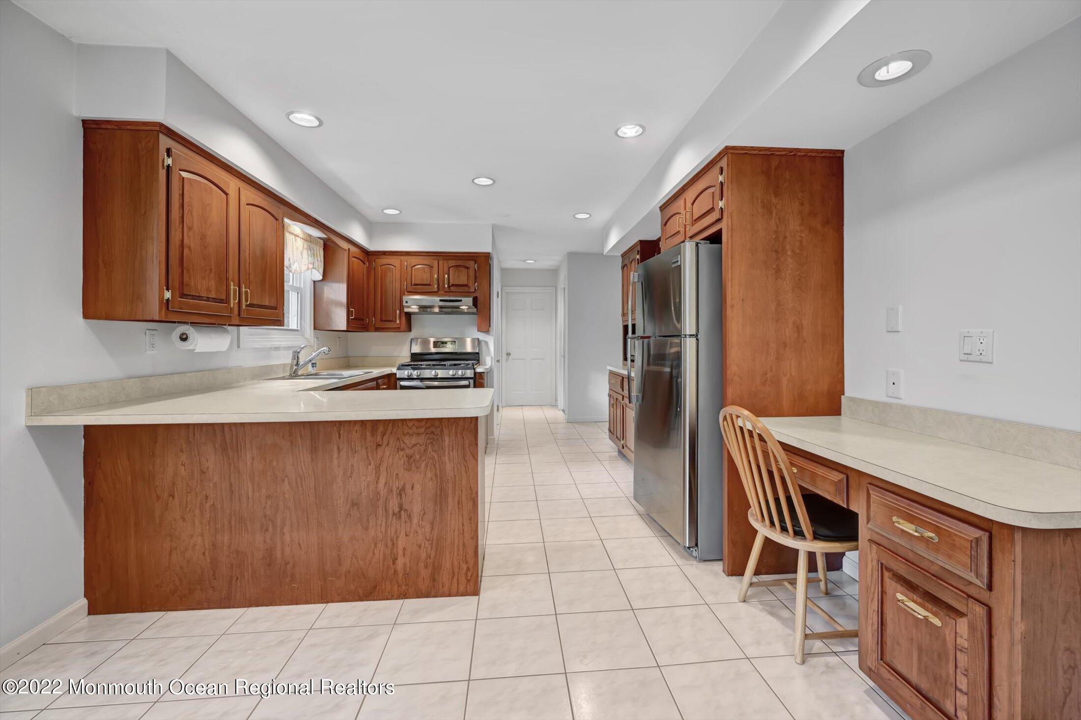 3 Cambridge Road Holmdel, NJ 07733 - Photo 12 of 31 Kitchen