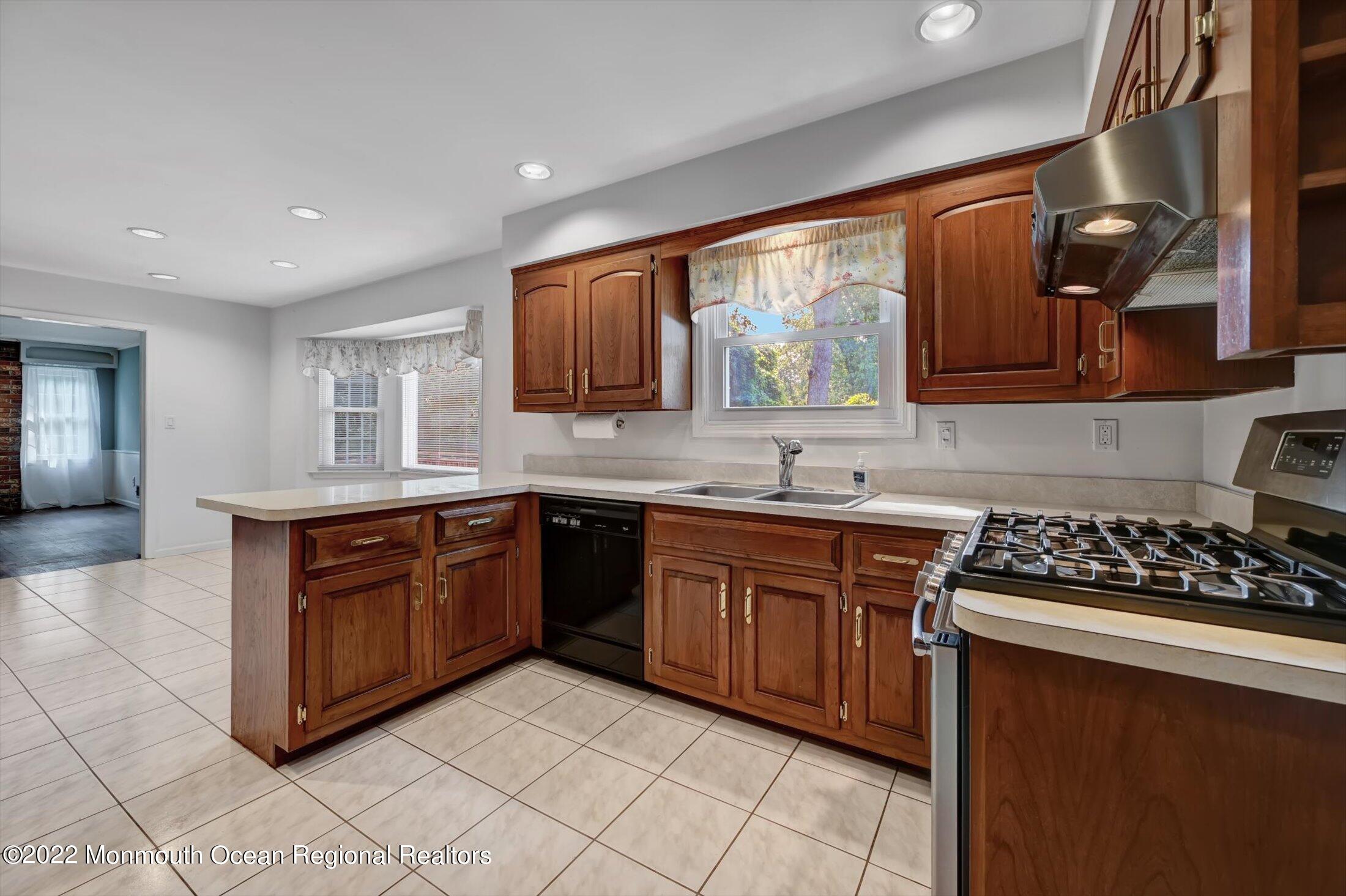 3 Cambridge Road Holmdel, NJ 07733 - Photo 13 of 31 Kitchen