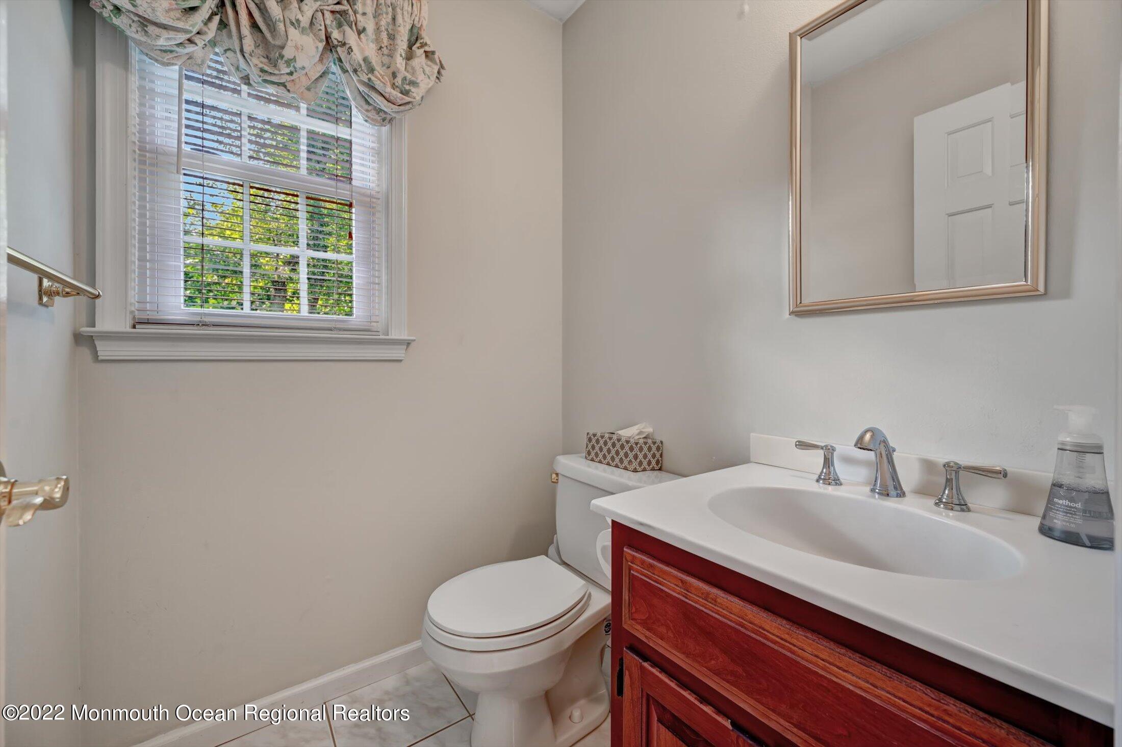 3 Cambridge Road Holmdel, NJ 07733 - Photo 14 of 31 Powder Room