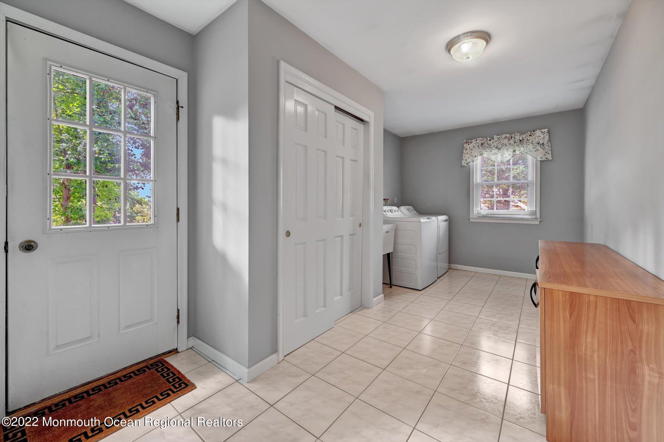 3 Cambridge Road Holmdel, NJ 07733 - Photo 15 of 31 Laundry room/Drop Zone