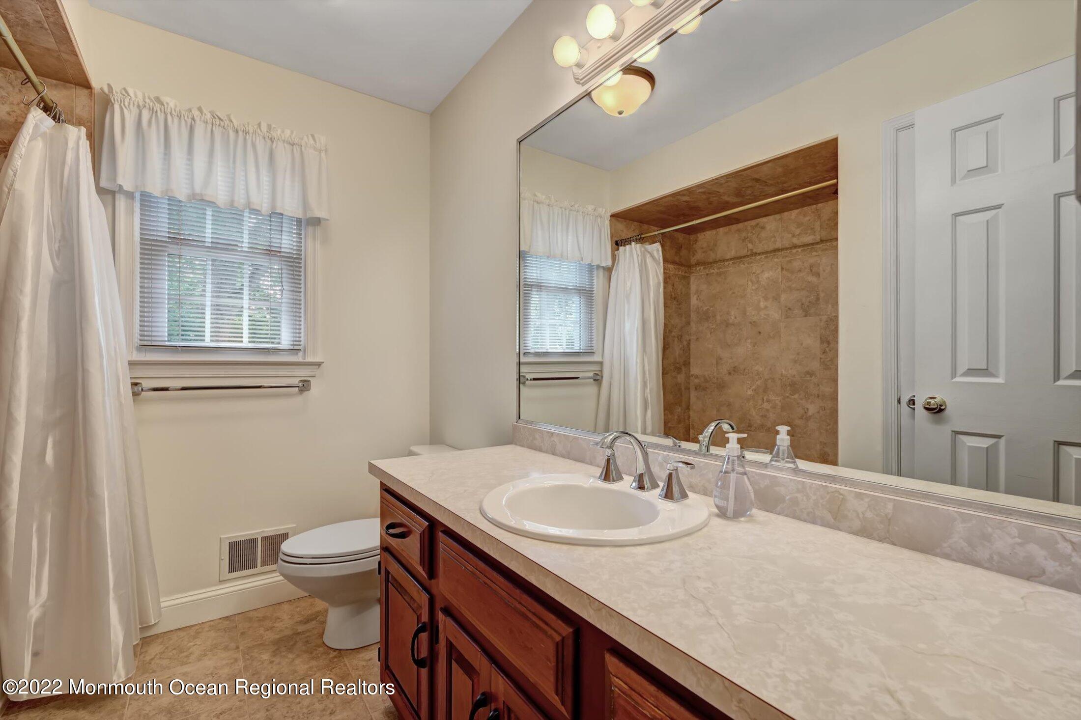 3 Cambridge Road Holmdel, NJ 07733 - Photo 24 of 31 Hall Bath