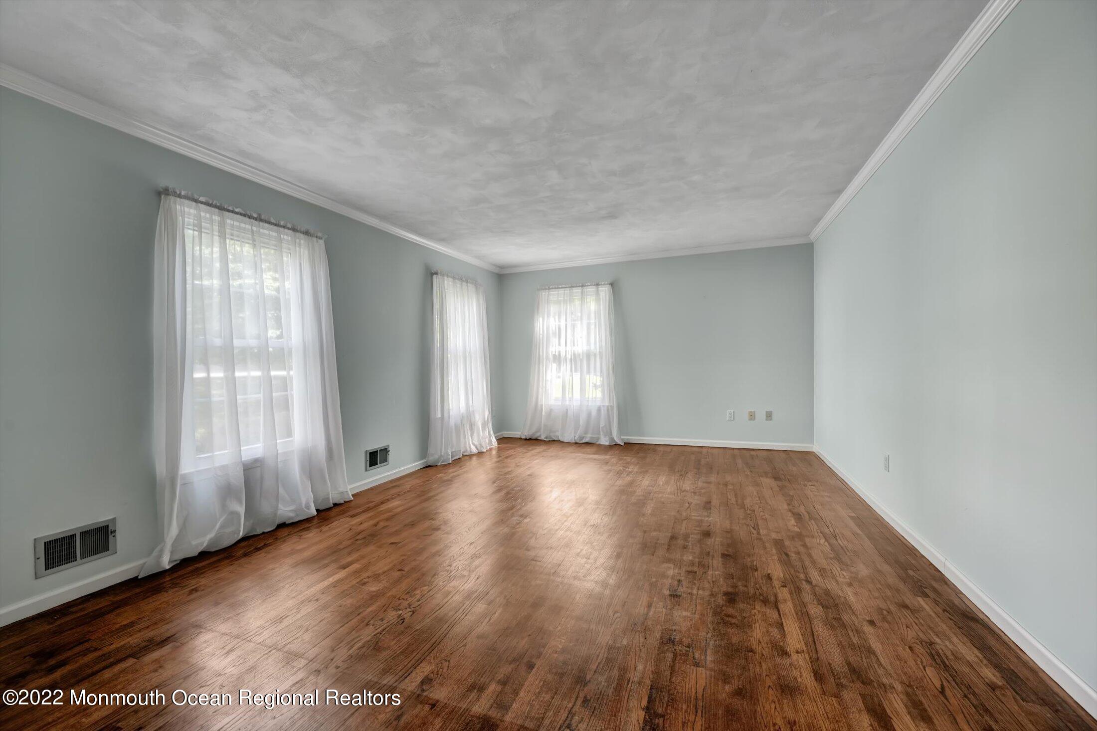 3 Cambridge Road Holmdel, NJ 07733 - Photo 4 of 31 Living Room