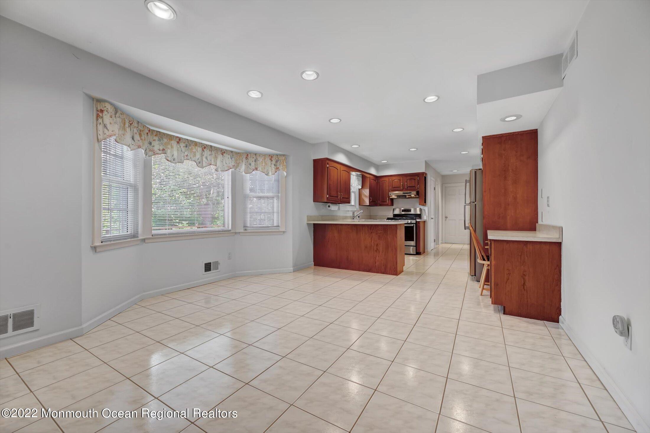 3 Cambridge Road Holmdel, NJ 07733 - Photo 10 of 31 Kitchen