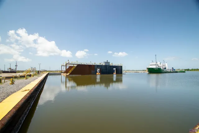 $8,995,000 | 25742 Old Highway 1, Golden Meadow, LA 70357