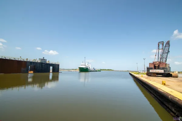 $8,995,000 | 25742 Old Highway 1, Golden Meadow, LA 70357