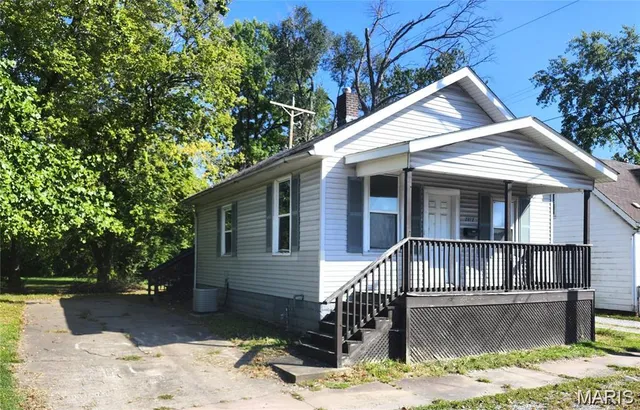 $995 | 2412 Bromley Avenue, Granite City, IL 62040
