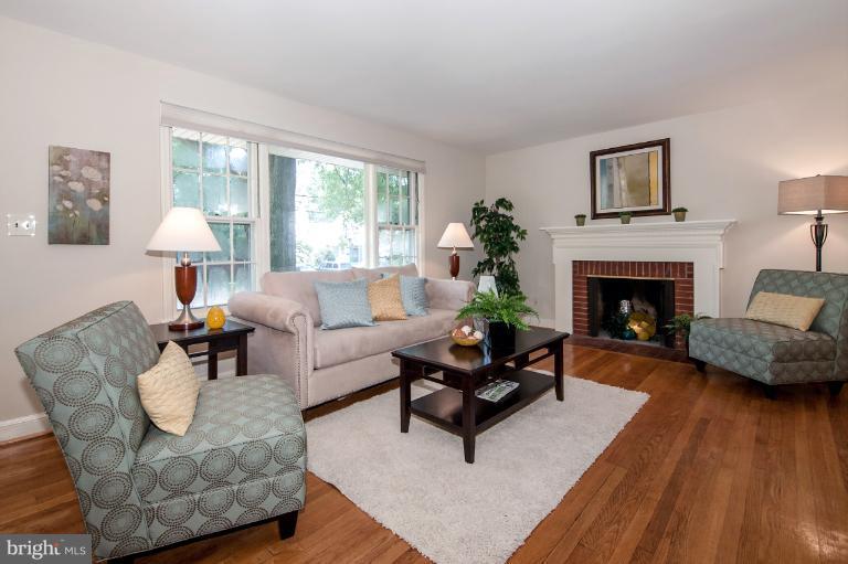 6007 Walton Road Bethesda, MD 20817 - Photo 2 of 28 Living Room