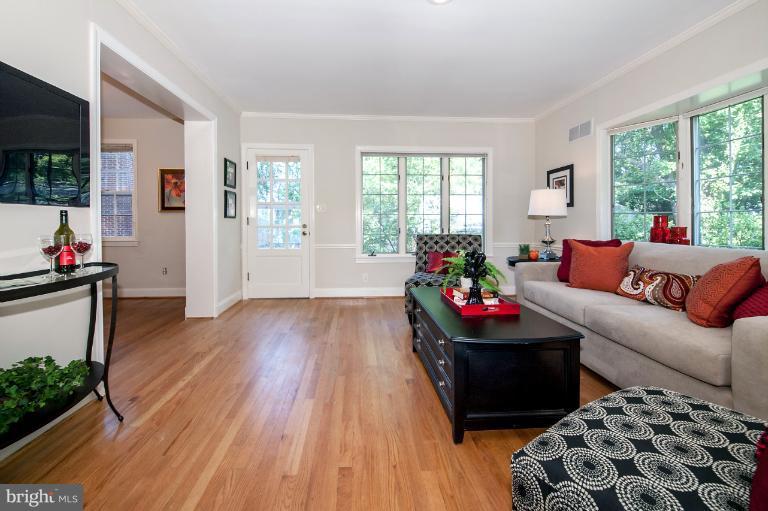 6007 Walton Road Bethesda, MD 20817 - Photo 12 of 28 Family Room