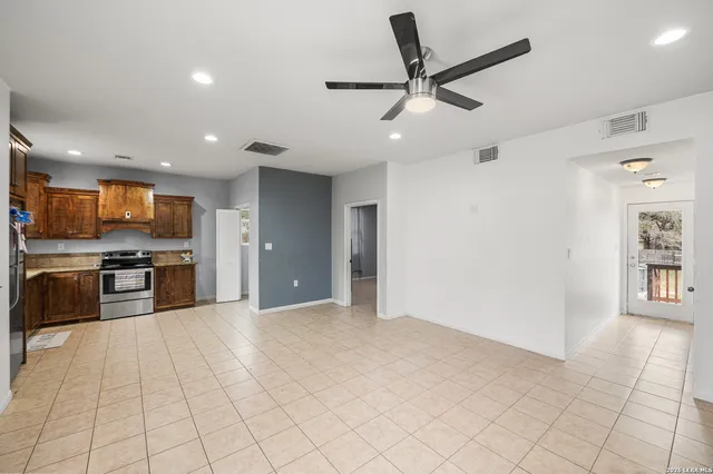 $250,000 | 22914 Skila Drive, Elmendorf, TX 78112