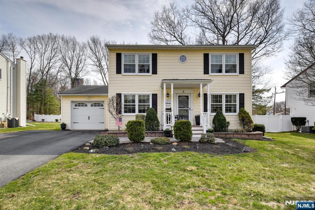 8 Loretta Lane Oak Ridge, NJ 07438 - Photo 1 of 28