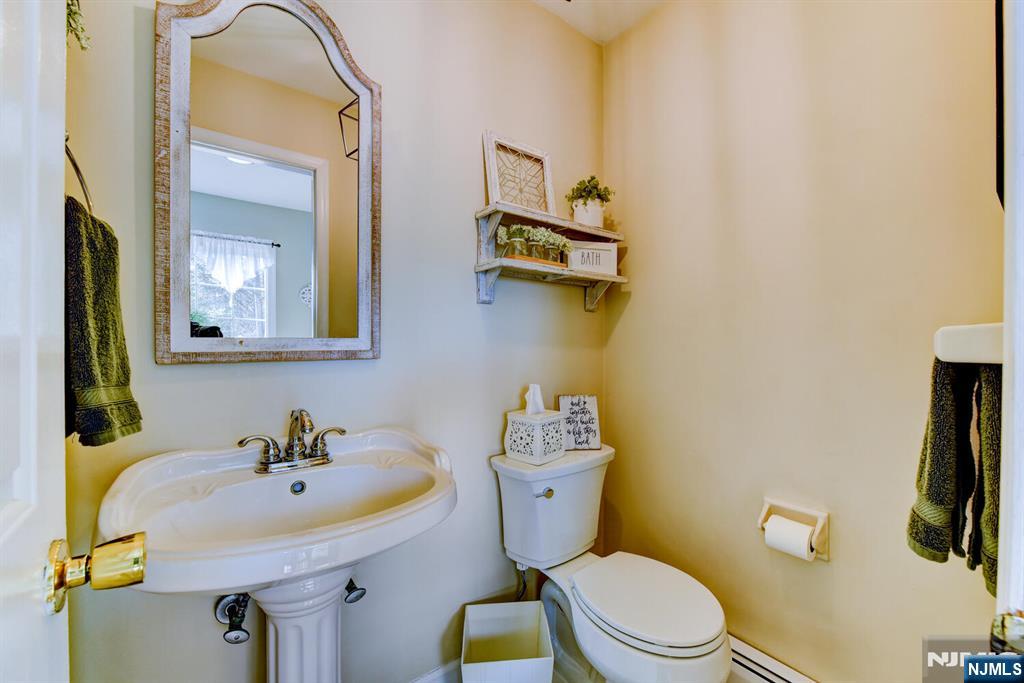 8 Loretta Lane Oak Ridge, NJ 07438 - Photo 11 of 28