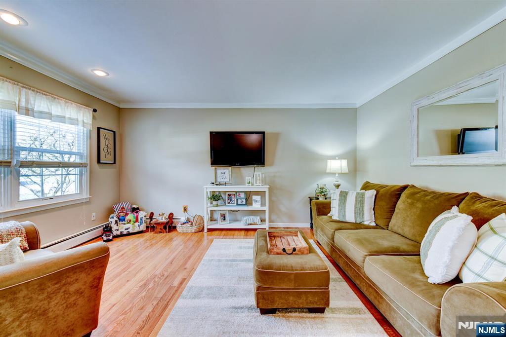 8 Loretta Lane Oak Ridge, NJ 07438 - Photo 12 of 28