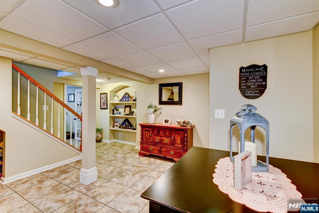 8 Loretta Lane Oak Ridge, NJ 07438 - Photo 24 of 28