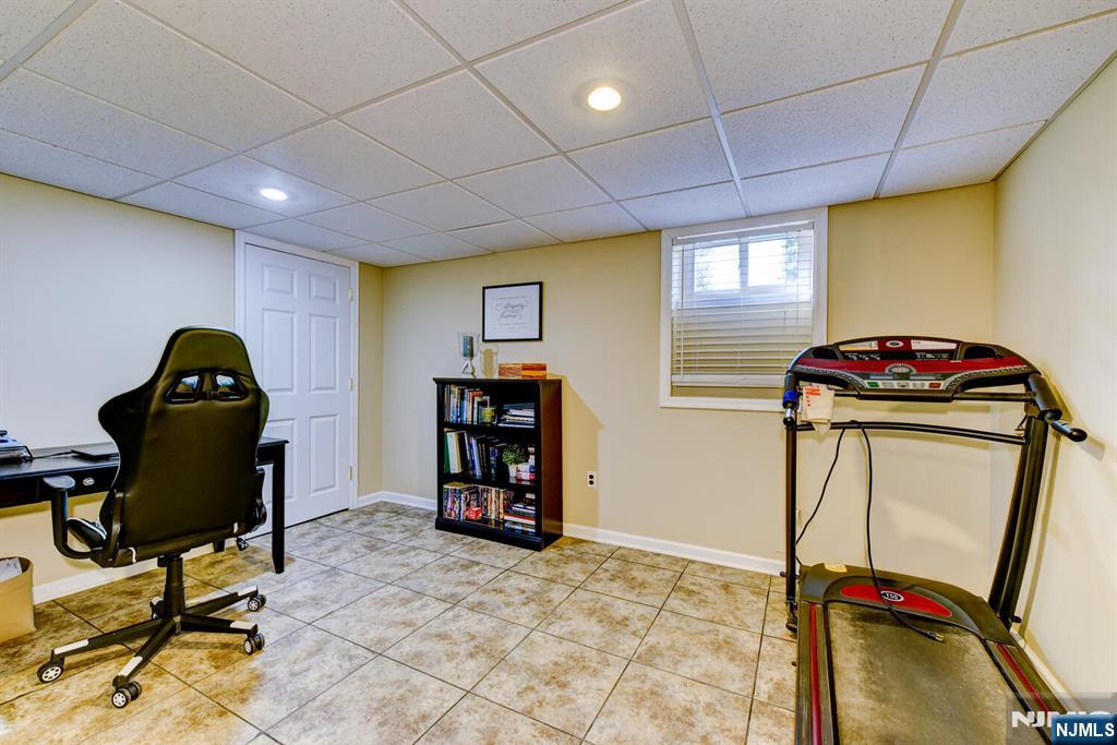 8 Loretta Lane Oak Ridge, NJ 07438 - Photo 25 of 28