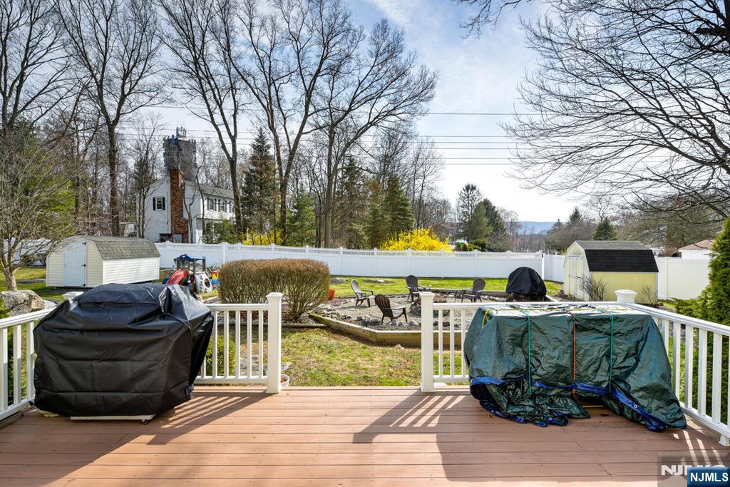 8 Loretta Lane Oak Ridge, NJ 07438 - Photo 26 of 28