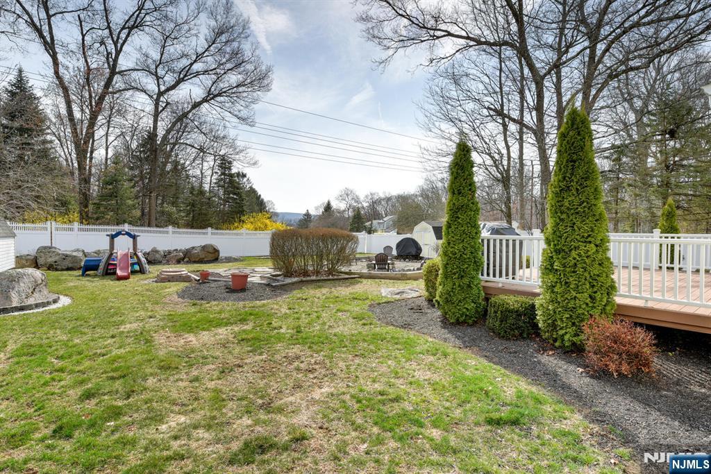 8 Loretta Lane Oak Ridge, NJ 07438 - Photo 27 of 28