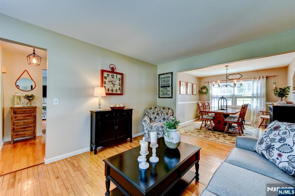 8 Loretta Lane Oak Ridge, NJ 07438 - Photo 4 of 28