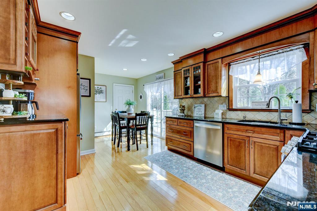 8 Loretta Lane Oak Ridge, NJ 07438 - Photo 7 of 28