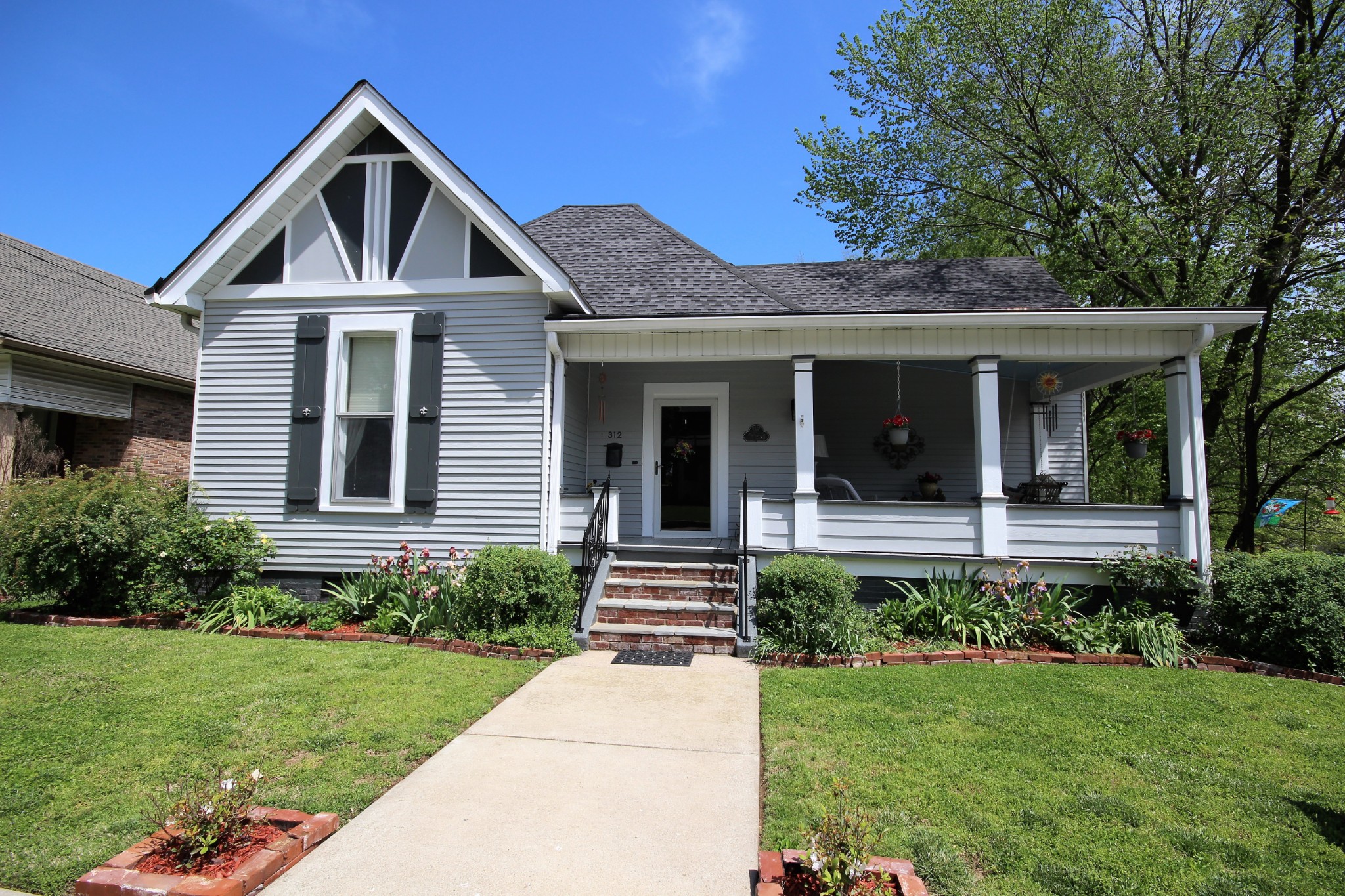 312 North Main Street Springfield, TN 37172 - Photo 2 of 47 a front view of a house with garden