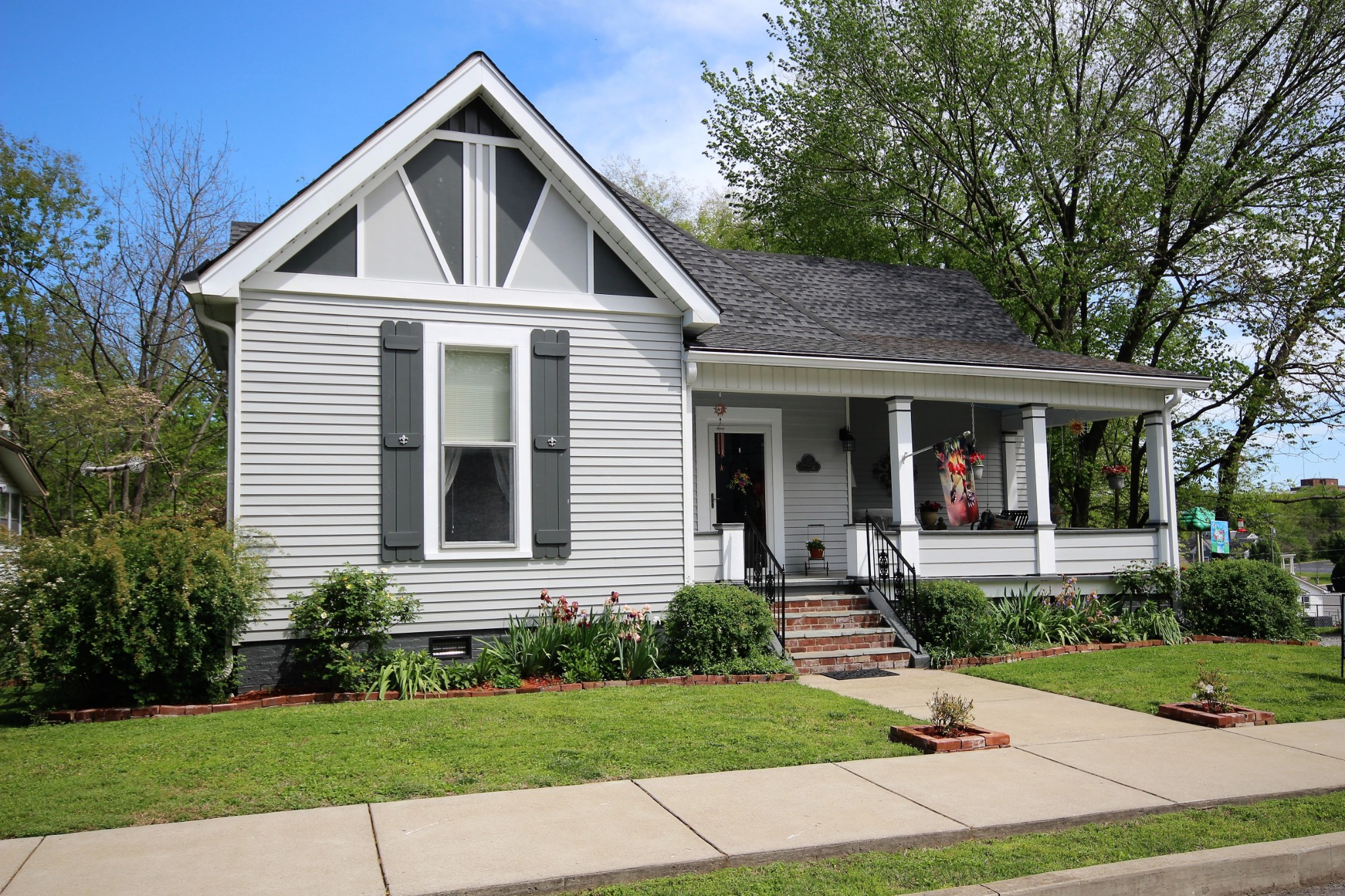 312 North Main Street Springfield, TN 37172 - Photo 3 of 47 a front view of a house with a yard