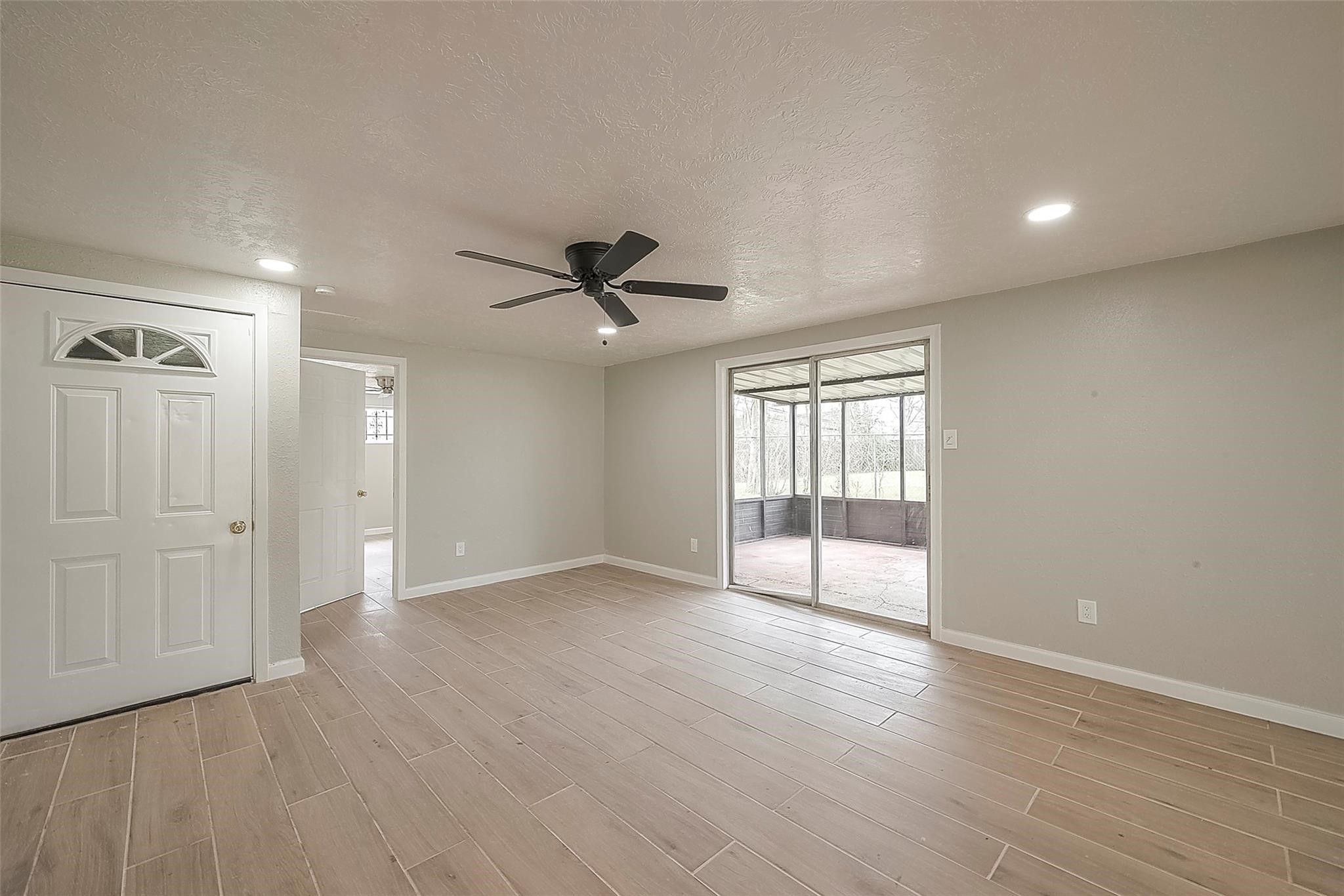 5874 Reed Road Houston, TX 77033 - Photo 14 of 30 Gallery Image 14