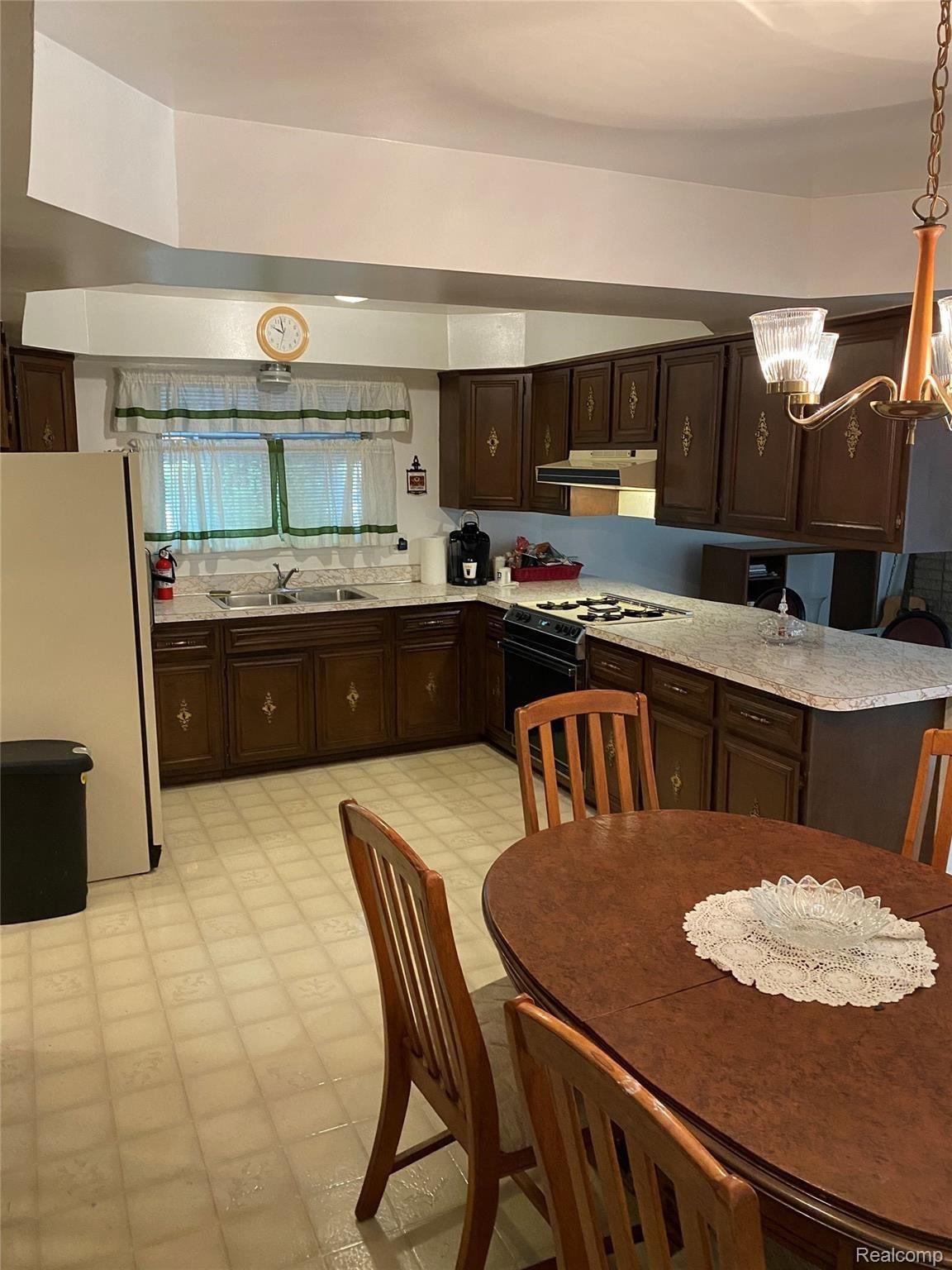 13625 Common Road Warren, MI 48088 - Photo 10 of 17 IMG_0126.jpeg