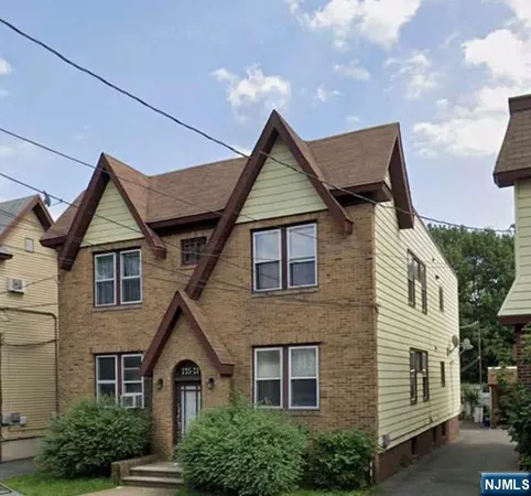 $2,200 | 735-737 William Street, Unit 2R, Harrison, NJ 07029