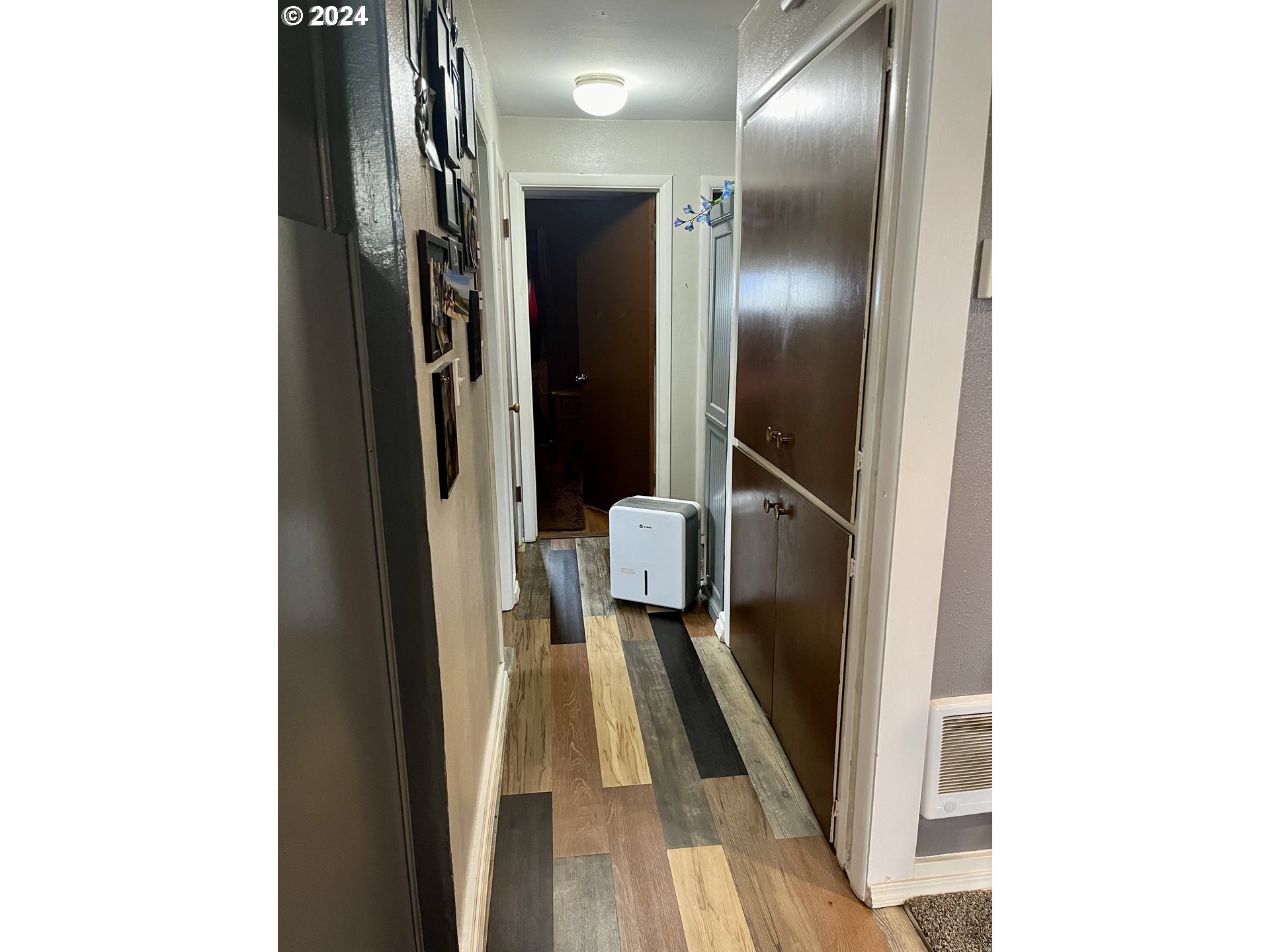 2064 Birch Avenue Reedsport, OR 97467 - Photo 12 of 18 Hallway