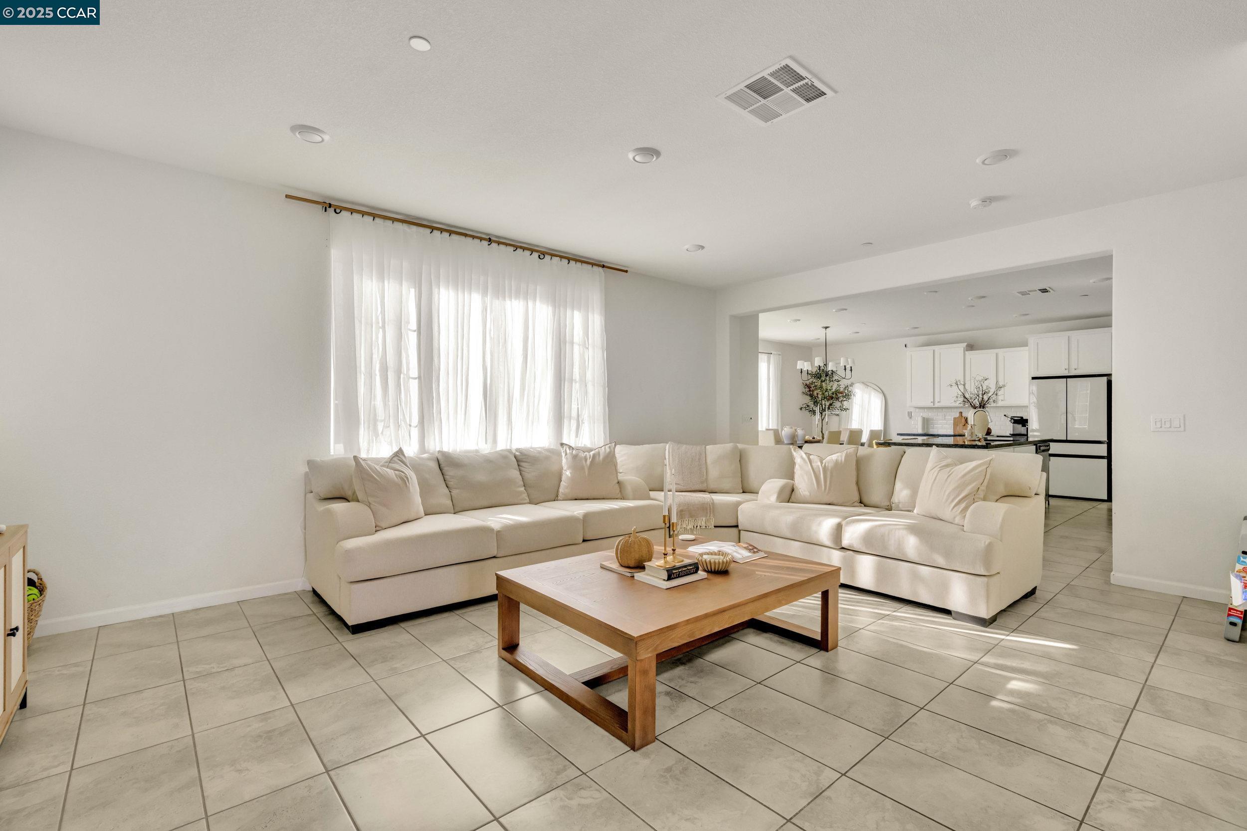 5487 Alvar Loop Antioch, CA 94531 - Photo 3 of 23