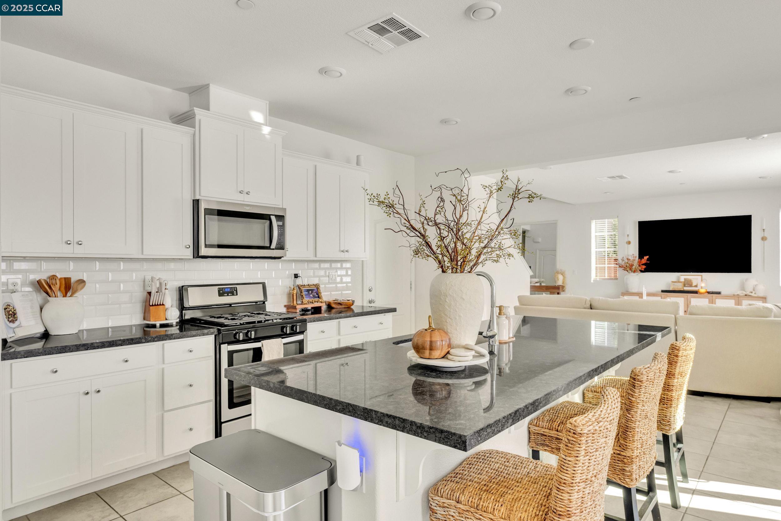 5487 Alvar Loop Antioch, CA 94531 - Photo 8 of 23