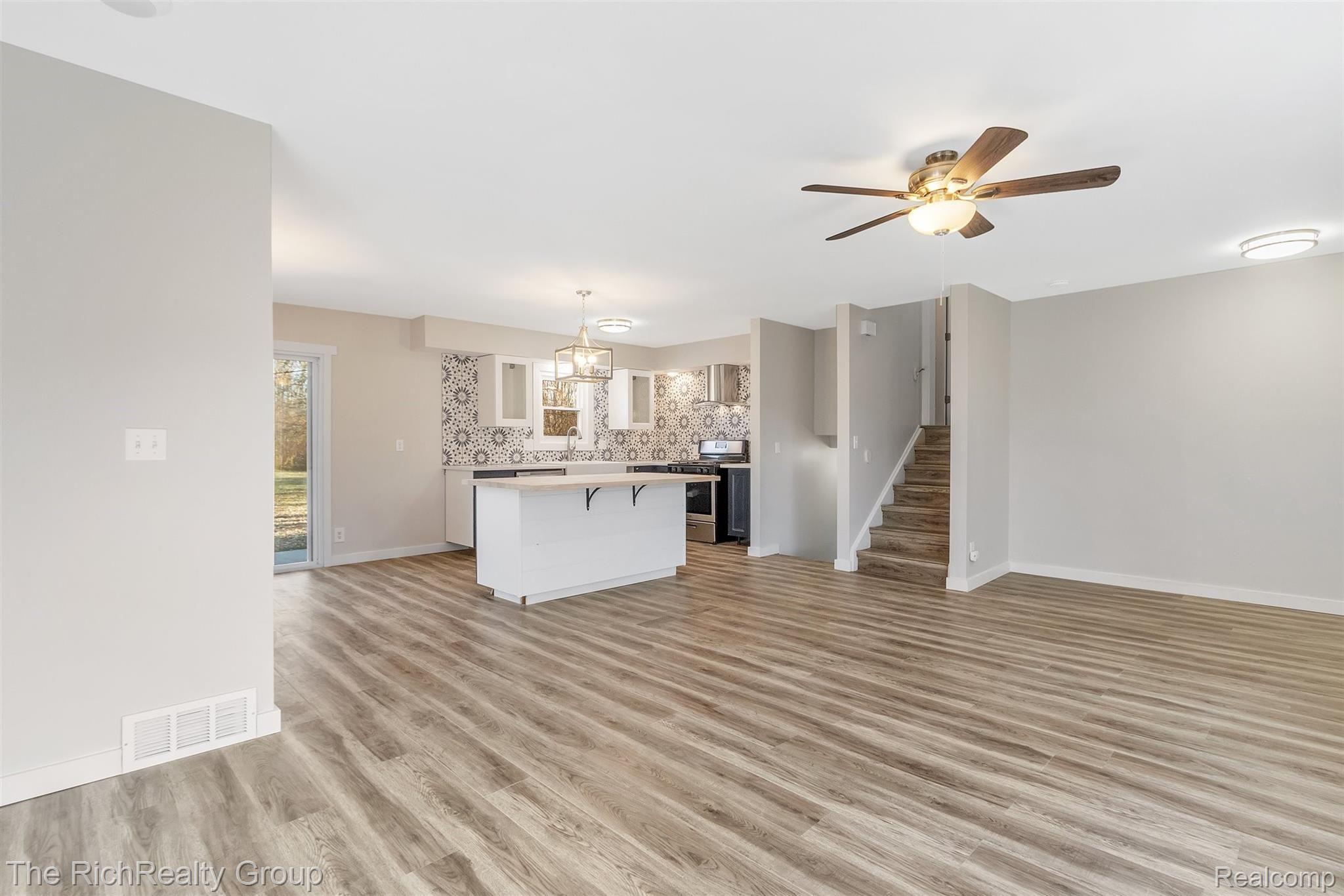 22701 Dickinson Road New Boston, MI 48164 - Photo 7 of 43 08-22701 Dickinson Rd-WindowStill-R.jpg