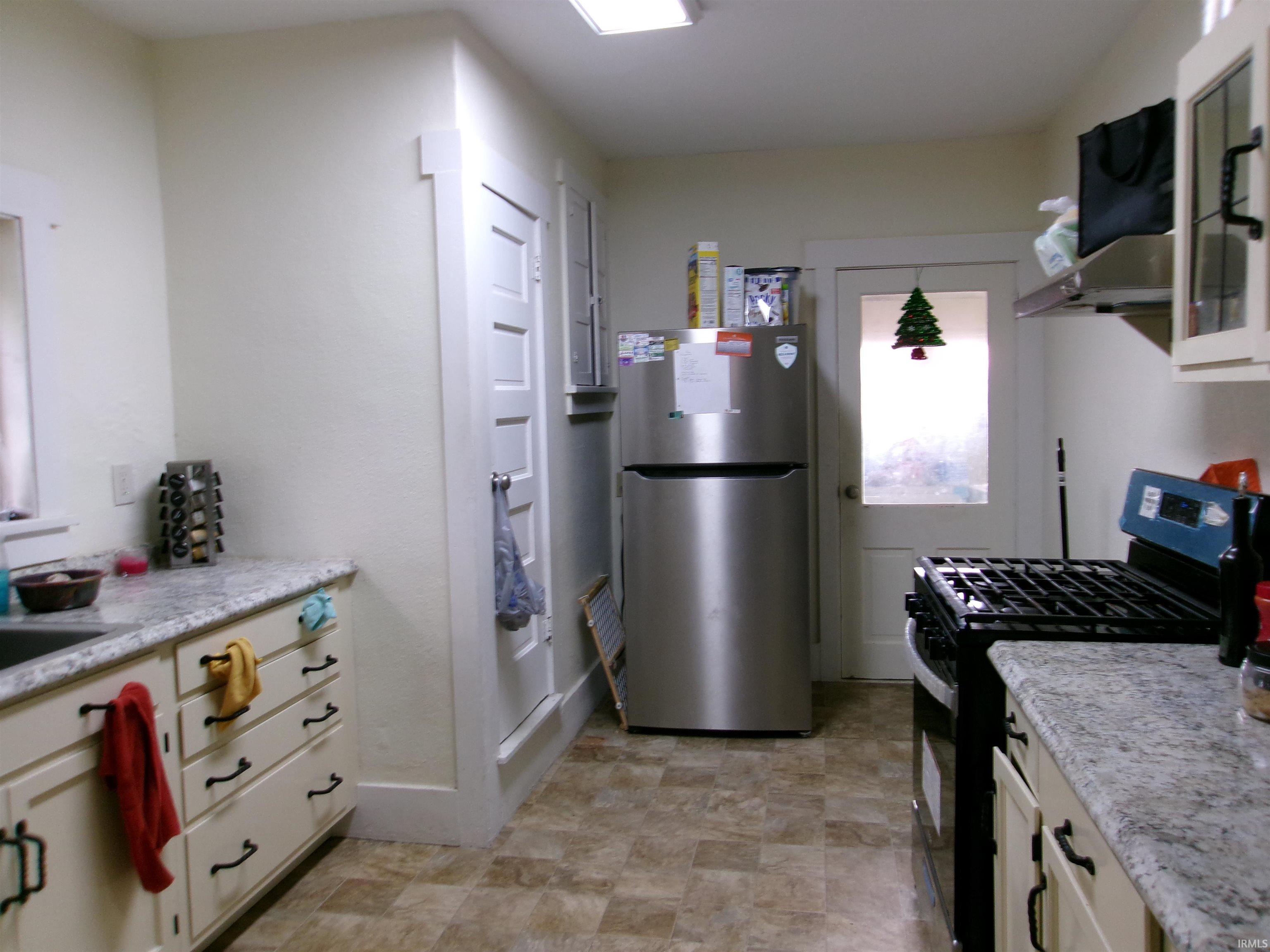 608 Madison Street Rochester, IN 46975 - Photo 5 of 16 Gallery Image 5