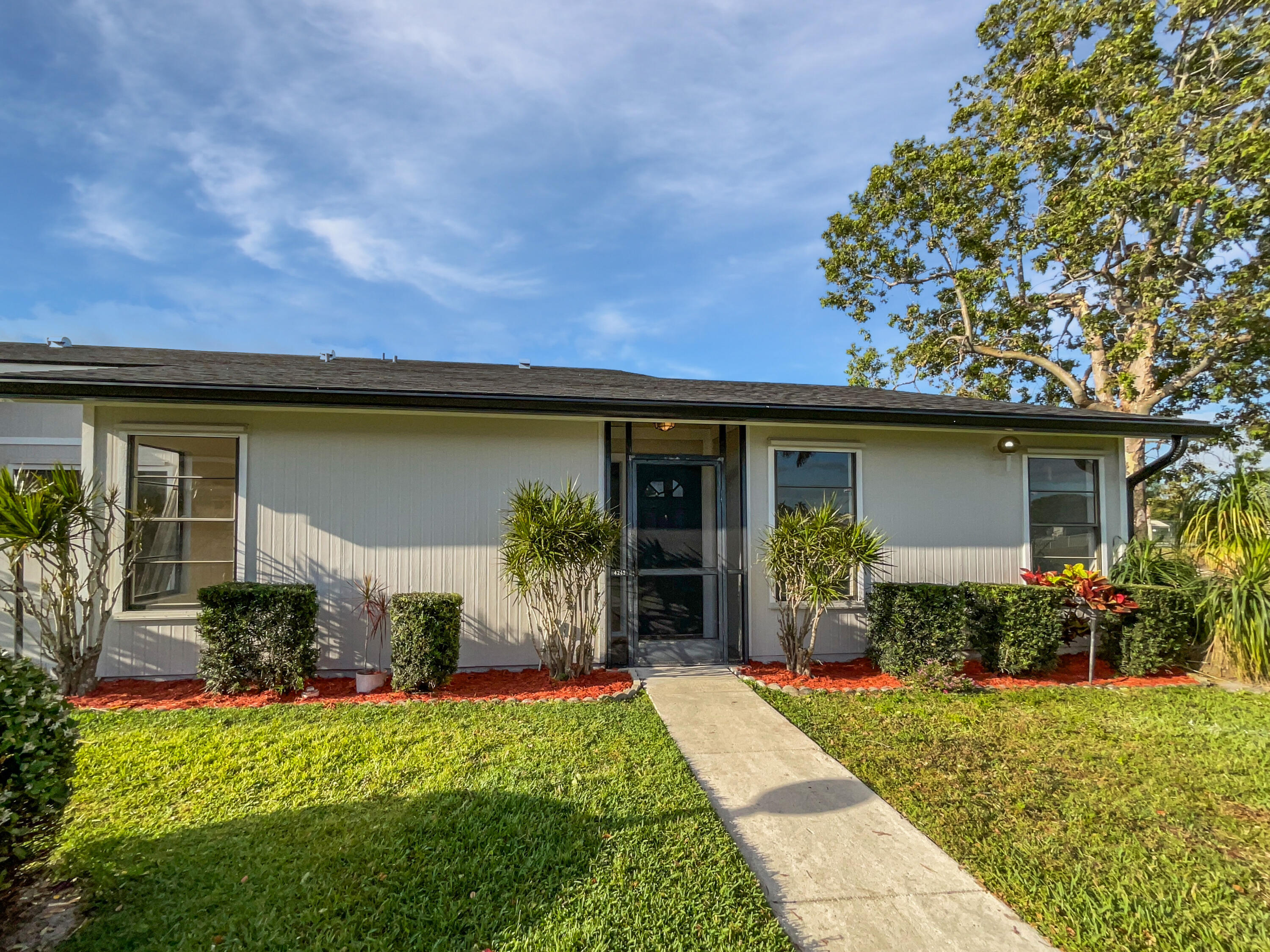 4249 Willow Pond Circle West Palm Beach, FL 33417 - Photo 11 of 30 front view of house with a yard