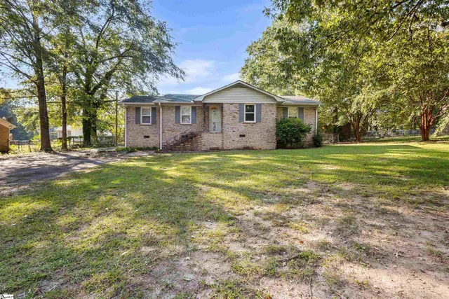$194,900 | 108 Edgewood Drive, Laurens, SC 29360