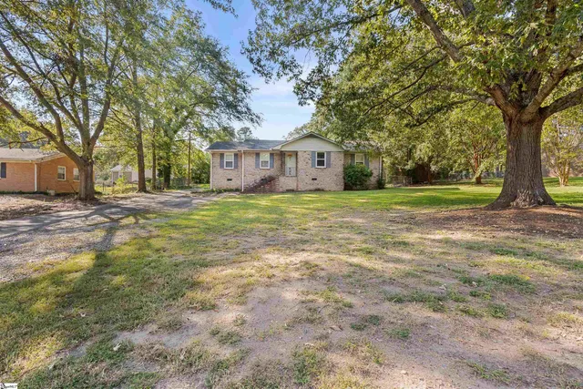 $194,900 | 108 Edgewood Drive, Laurens, SC 29360