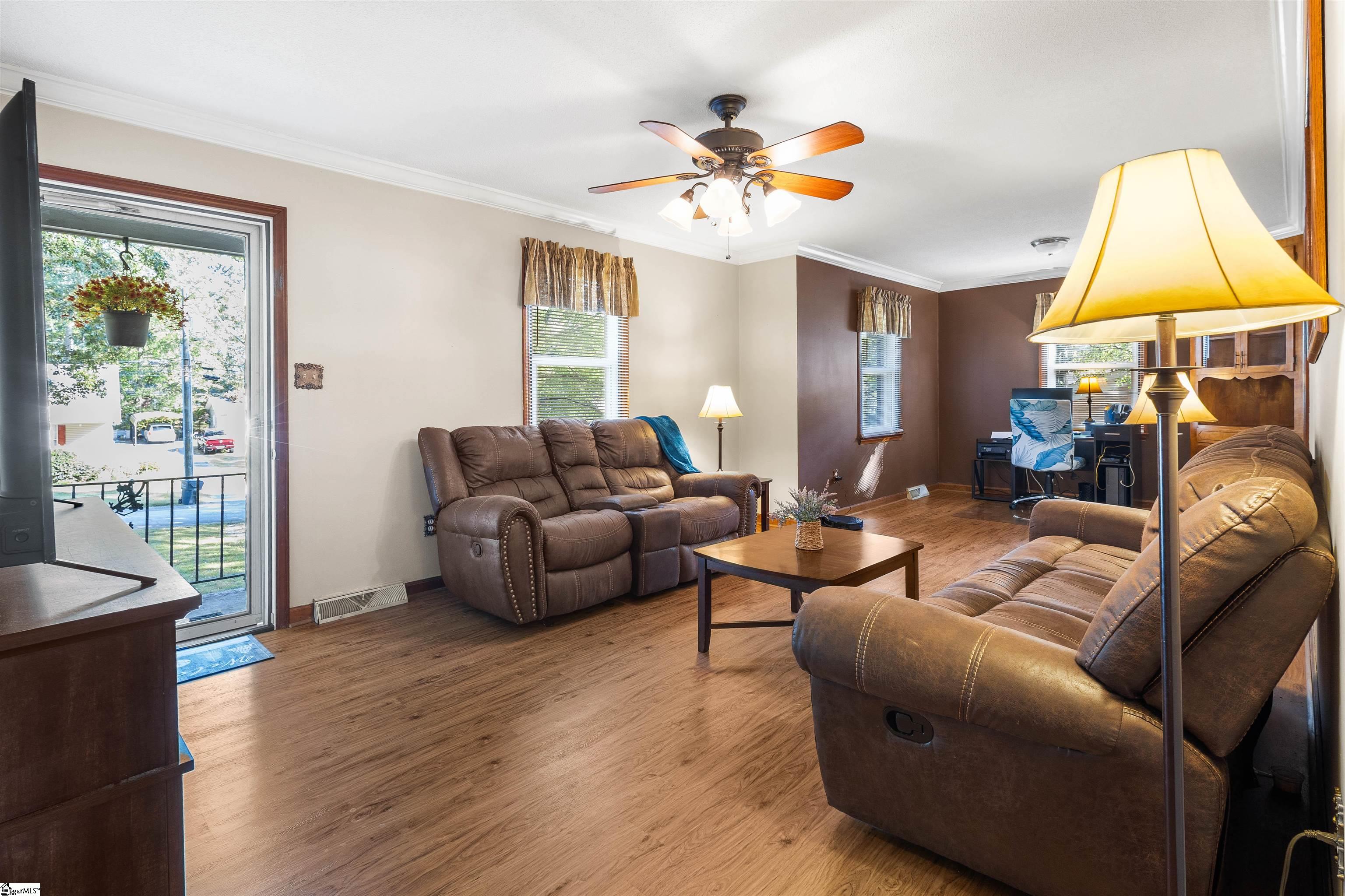 108 Edgewood Drive Laurens, SC 29360 - Photo 4 of 27