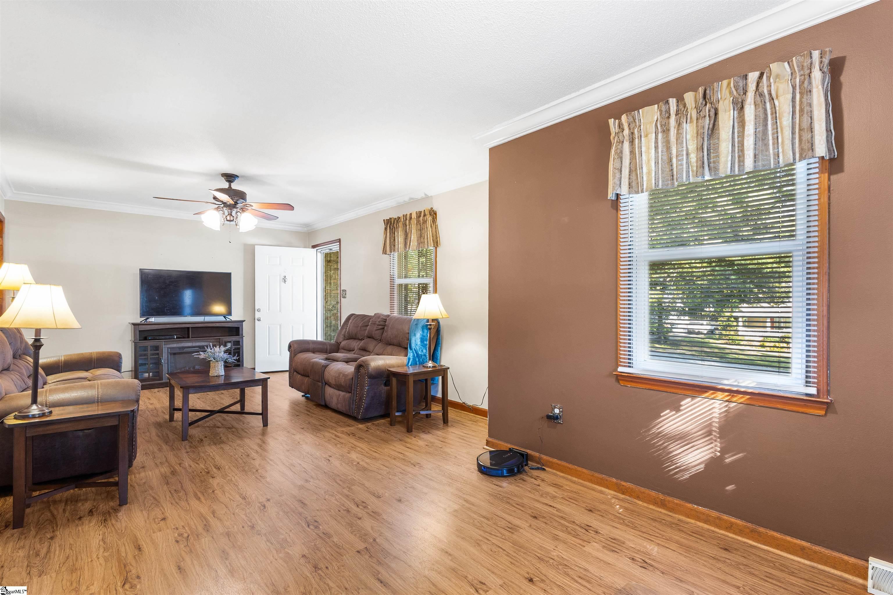 108 Edgewood Drive Laurens, SC 29360 - Photo 5 of 27