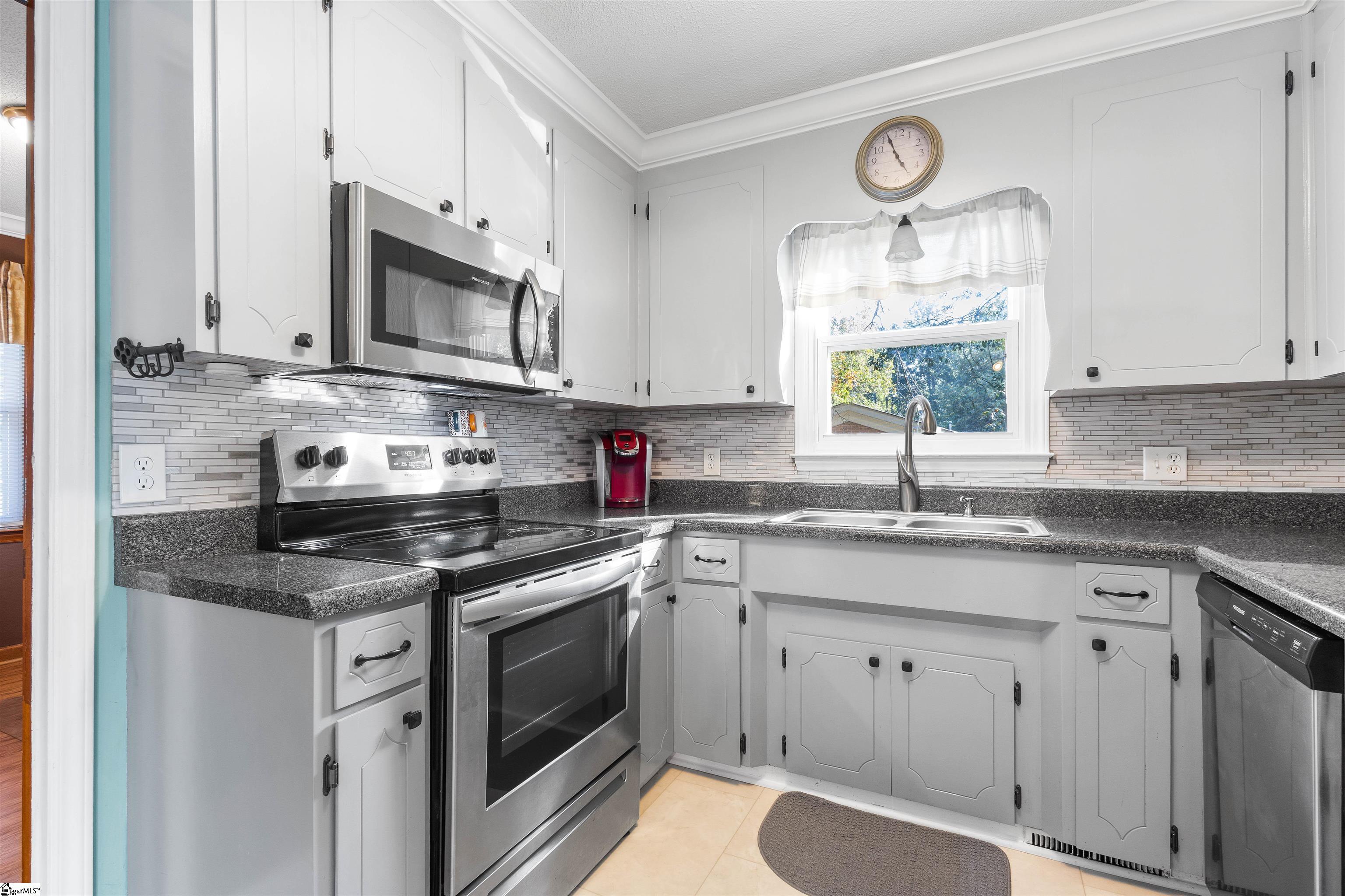 108 Edgewood Drive Laurens, SC 29360 - Photo 6 of 27