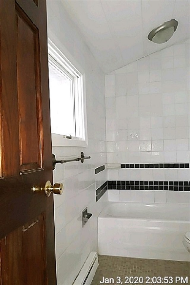 620 Lake Summerset Road Davis, IL 61019 - Photo 5 of 15 a bathroom with a bathtub and a shower